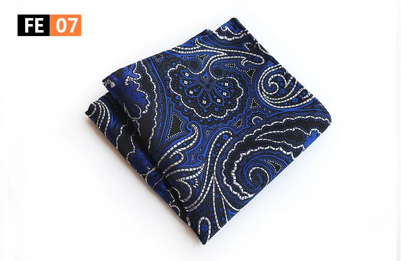 mouchoir bleu et noir motif paisley