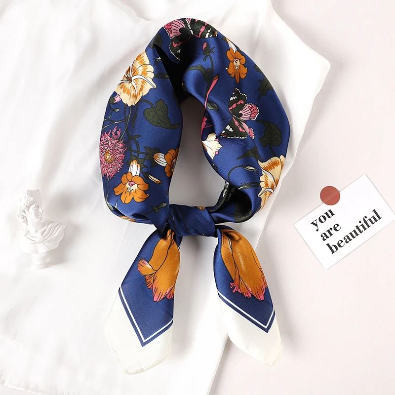 foulard élégant floral