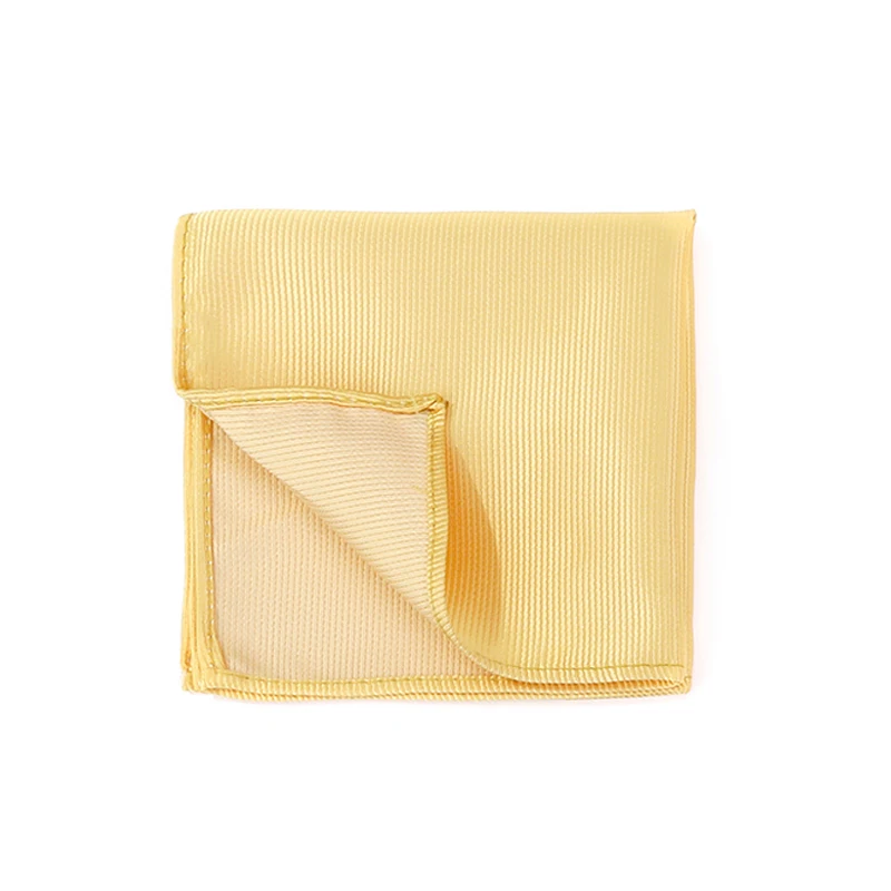 serviette jaune pliée élégante