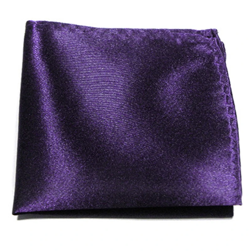 mouchoir violet plié élégant